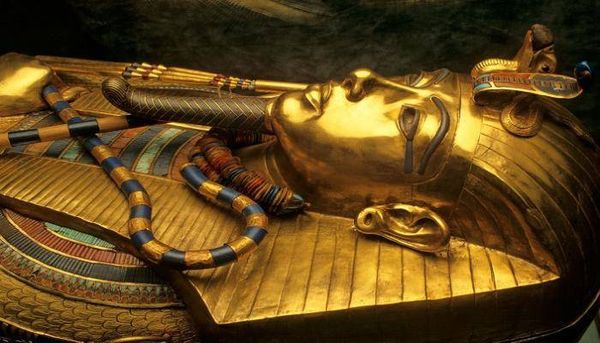كنوز توت عنخ آمون في المتحف المصري الكبير