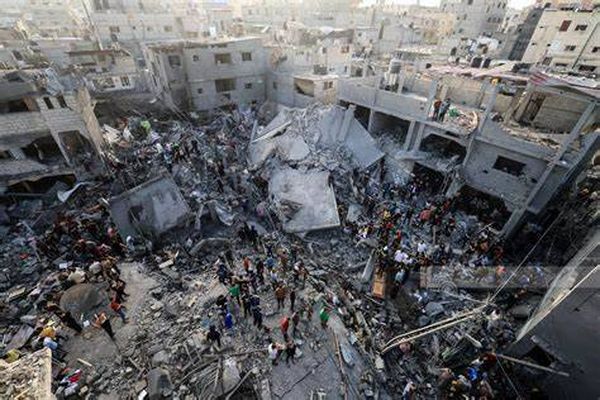 مجازر شمالي قطاع غزة ووسطه...»اسرائيل» قتلت 33 من أسراها
أنباء عن تقدّم بصفقة الأسرى... وحماس تصرّ على شرط وقف الحرب