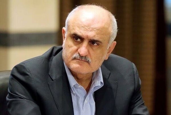 بعد جدل واسع...علي حسن خليل يوضح حقيقة زفاف نجله