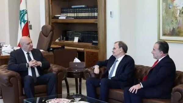 عون يبحث مع البزري وحكيم تطورات زراعة الأعضاء في لبنان