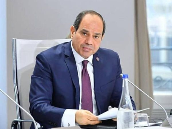 السيسي يغادر الى بودابست للمشاركة في قمة "فيشغراد"