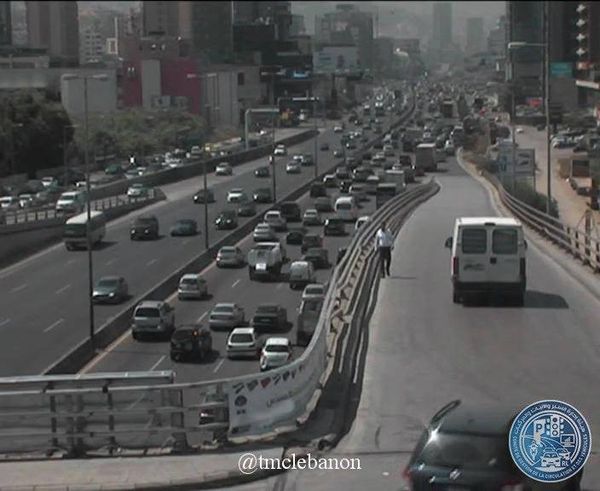حركة المرور كثيفة من الضبية باتجاه انطلياس وصولاً حتى نهر الموت (التحكم المروري)