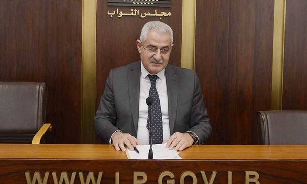 عطية ناشد حماية الباصات وطالب مجلس
النواب إقرار اتفاقية بشأن الكهرباء مع العراق