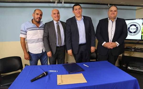 عقد رعاية بين جامعة الـ AUL فرع الكسليك
وفريق بلاط بالكرة الطائرة