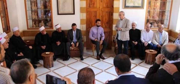 تيمور جنبلاط عرض مع المطران العمار مواضيع عدة وقضايا متصلة بالمنطقة