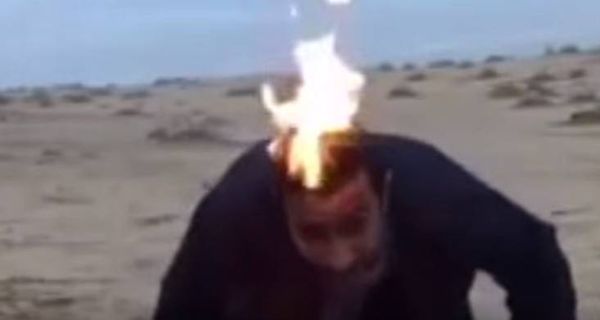بالفيديو: أشعل نفسه ليتسلّى فكانت النتيجة...