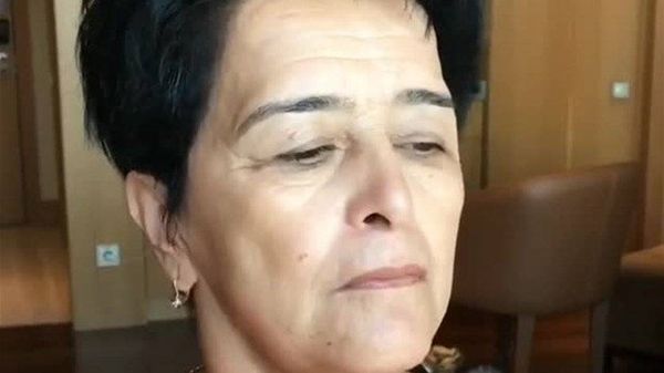 بالفيديو – من سيدة ستينية إلى شابة جميلة... هكذا تحولت بعد المكياج
