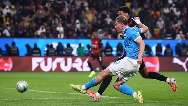 نابولي إلى نهائي السوبر بعد فوزه على ميلان