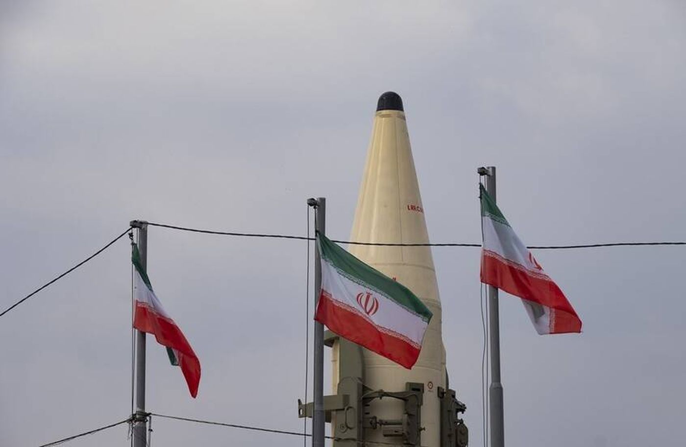 إيران تؤكد استعدادها لحرب شاملة تشمل القواعد الأميركية في المنطقة