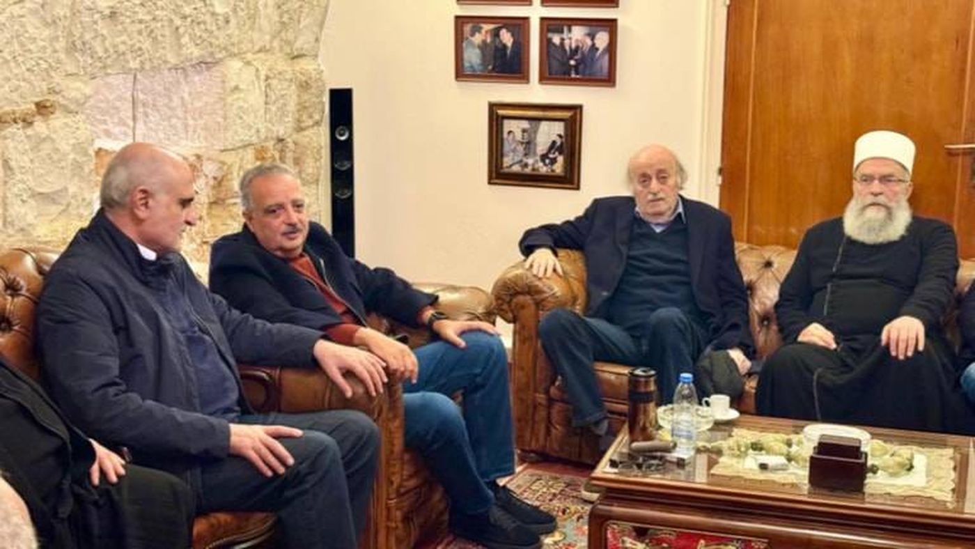 جنبلاط وخليل يقدمان واجب العزاء في خلدة