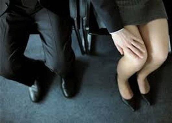 مذيعة رفعت دعوى "تحرش جنسي" ضدّ رئيس القناة.. والأخير يستقيل!