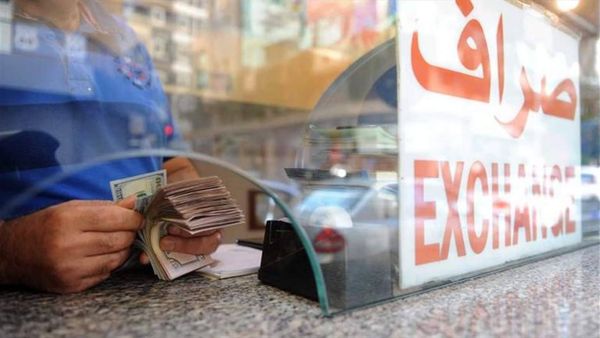 خبير اقتصادي: لا أستبعد تخطي الدولار الـ 200 ألف ليرة