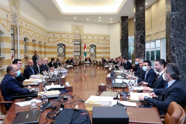 إنتهاء جلسة مجلس الوزراء: مقررات واعفاءات ضريبية وماذا عن الدولار الجمركي وخطة الكهرباء؟