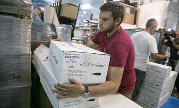 الحكومة الفلسطينية تطالب بريطانيا بالتراجع عن حظر مقاطعة منتجات مستوطنات إسرائيل