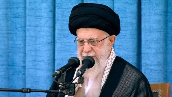 خامنئي: ينبغي إعدام قادة «إسرائيل» لا اعتقالهم