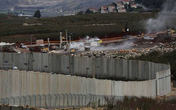 8 آذار: سياسة الترهيب والترغيب بدأت في لبنان تمهيداً لصفقة القرن