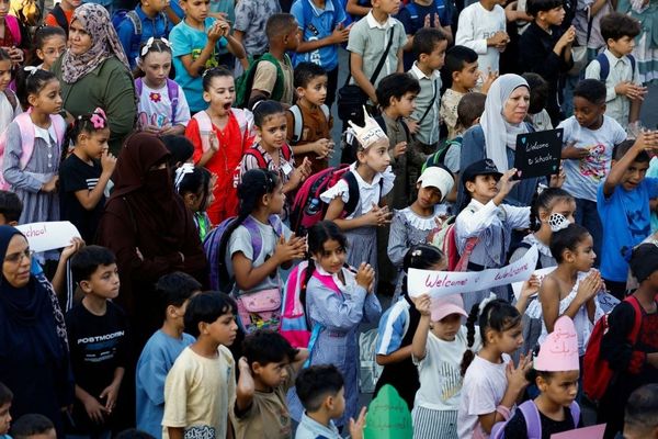 إستئناف الدراسة لطلبة غزة وسط دمار واسع بالبنية التعليمية