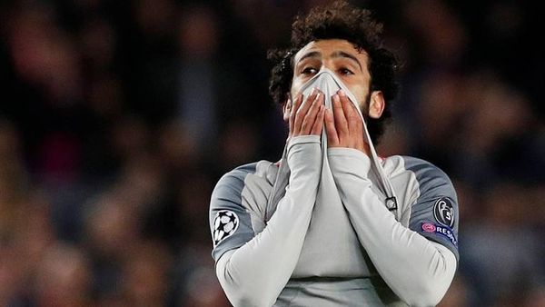 لاعب برشلونة يفقد أسنانه بسبب صلاح
