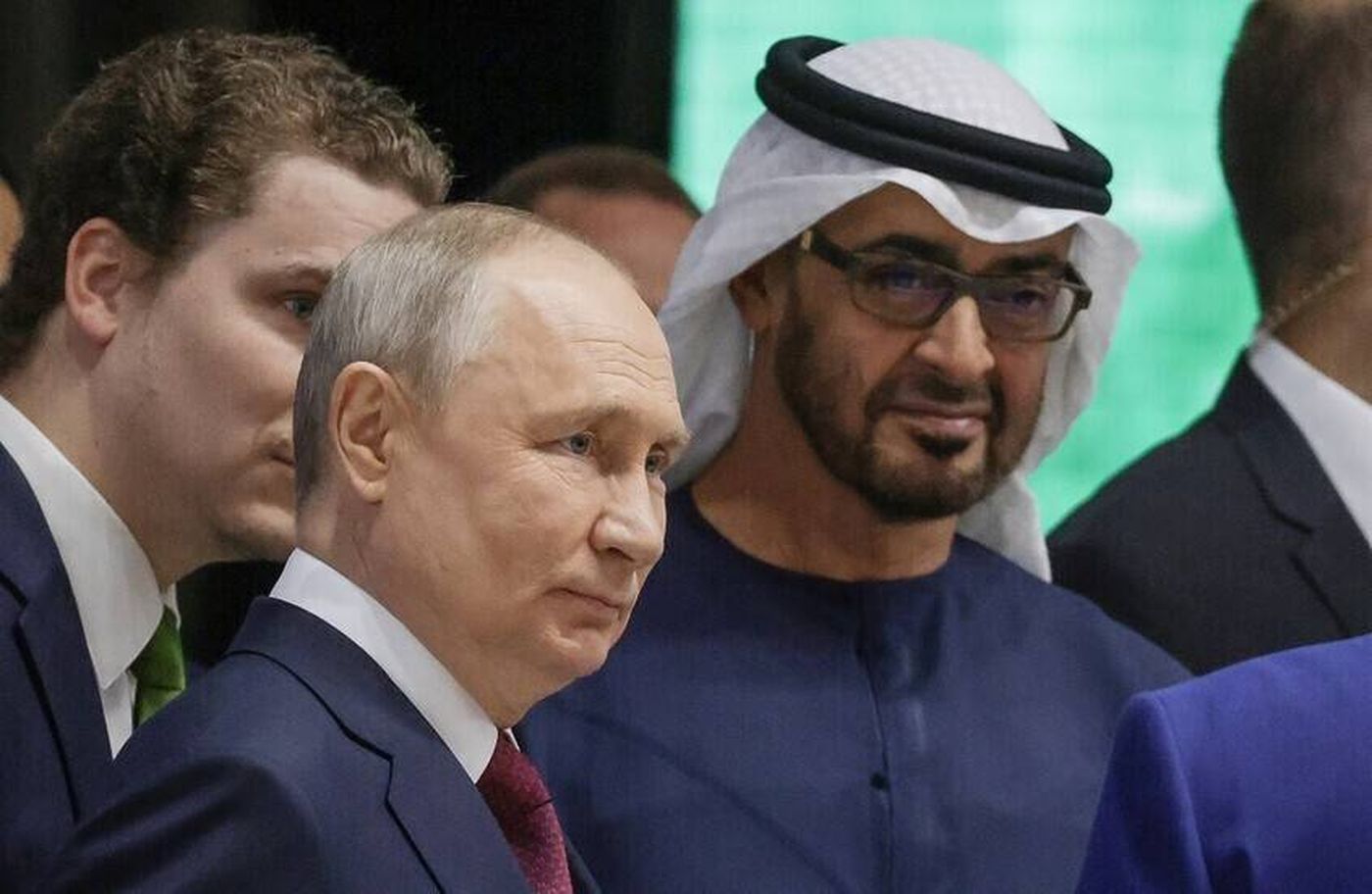 بوتين لـبن زايد: نتابع عن كثب ما يجري على المسار الإيراني