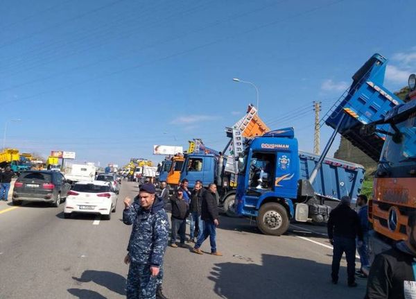 اعتصام لسائقي الشاحنات في مرفأ بيروت