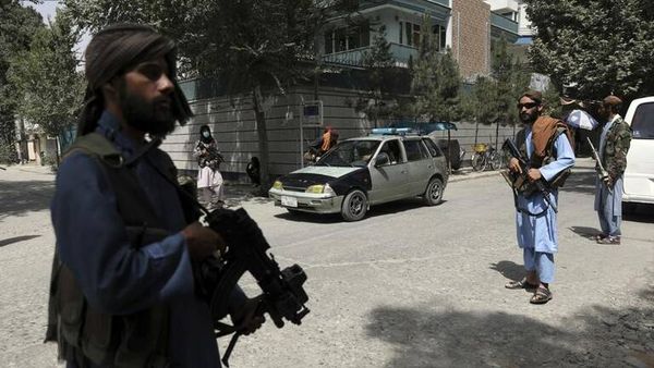 أنباء عن احتجاز واختفاء مسؤولين سابقين في حكومة غني وإعدام آخر من قبل "طالبان"