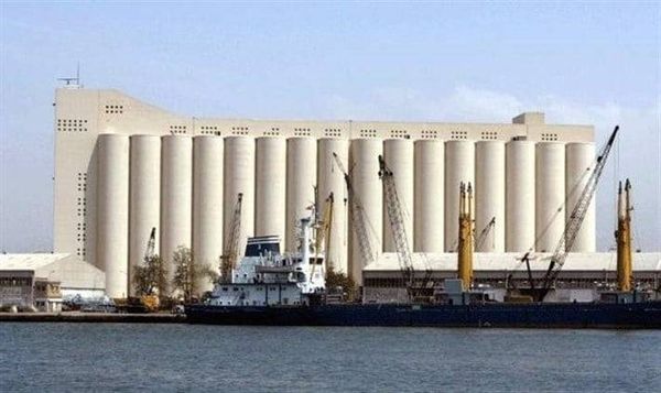 البساط يضع بناء ثلاثة إهراءات في بيروت وطرابلس والبقاع موضع التنفيذ:
الأمن الغدائي أولويّة... وتوزيع القمح في المناطق ضروري... ونبحث عن التمويل