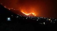 جحيم في الجزائر.. قتلى ومصابون في حرائق واسعة وعمليات الإطفاء صعبة