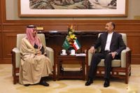 عبد اللهيان لبن فرحان: مستعدون لتعزيز العلاقات معكم