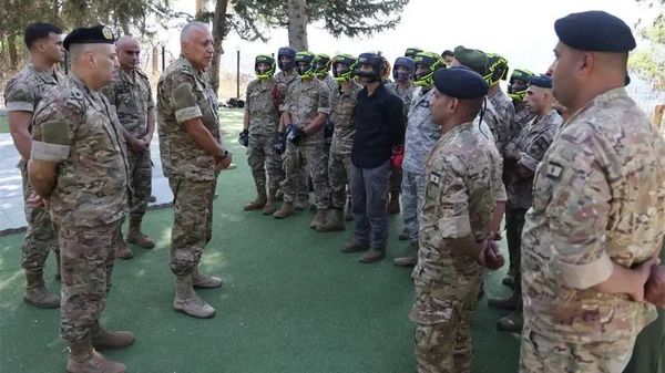 قائد الجيش بالنيابة يتفقّد مدرسة الفنون القتالية العسكرية في الوروار