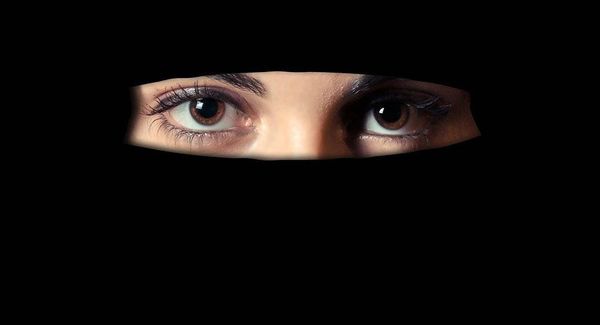 شاهد...التحرش بمسلمة منتقبة في "سوبر ماركت" بأمريكا