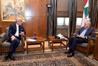 بري يستقبل وزير الصناعة ويتابع اوضاع الميدل ايست مع الحوت