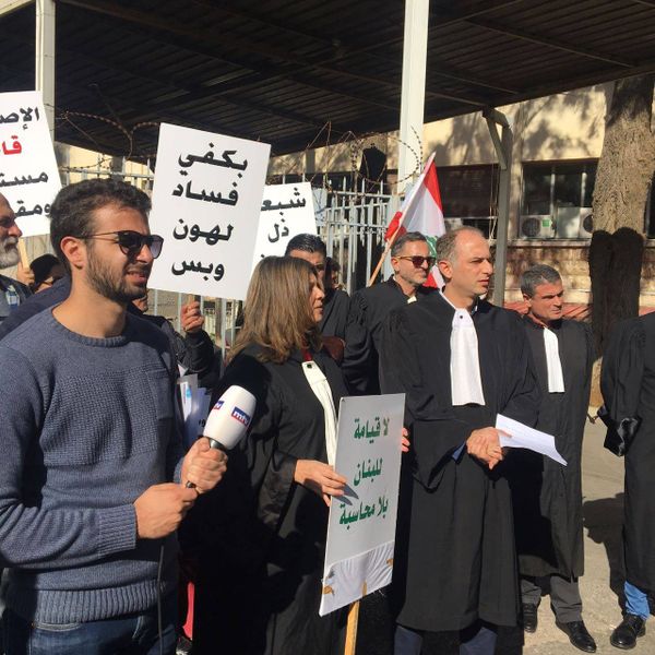 وقفة رمزية لتحالف متحدون امام قصر العدل