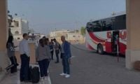 وصول الدفعة الأولى من اللبنانيين الذين تم اجلاؤهم من السودان