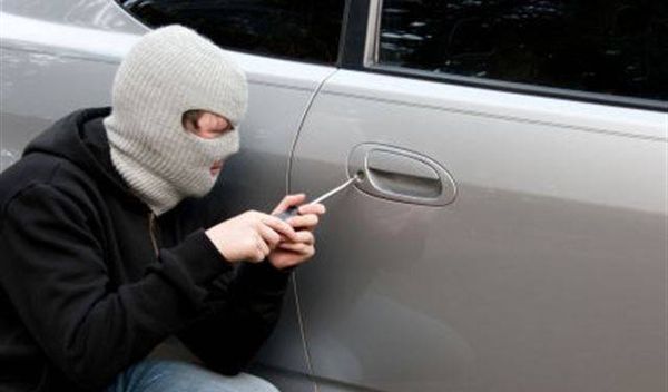سارق سيارات محترف في البقاع.. من هو؟