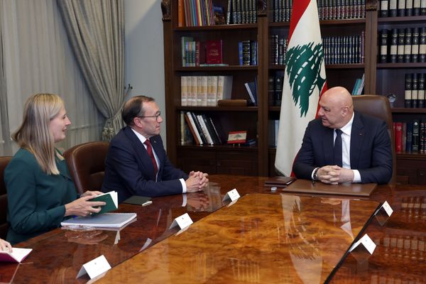 عون يبحث مع وزير خارجية النروج تطورات الجنوب والمنطقة