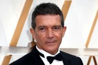 أنطونيو بانديراس يخطف الأنظار برفقة ابنته ستيلا في ظهور نادر بمهرجان تورونتو السينمائي 2026