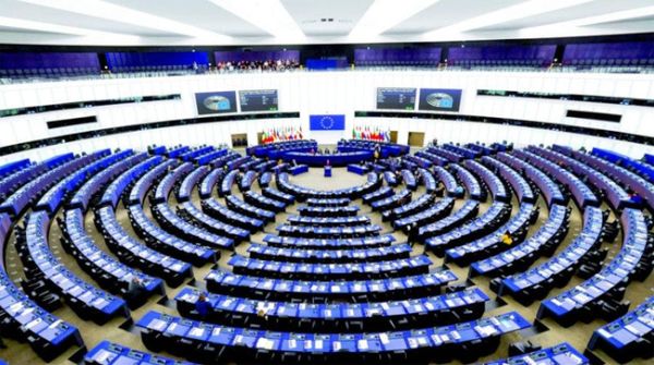 بسبب غرينلاند… دعوات أوروبية لتجميد اتفاقية التجارة مع واشنطن