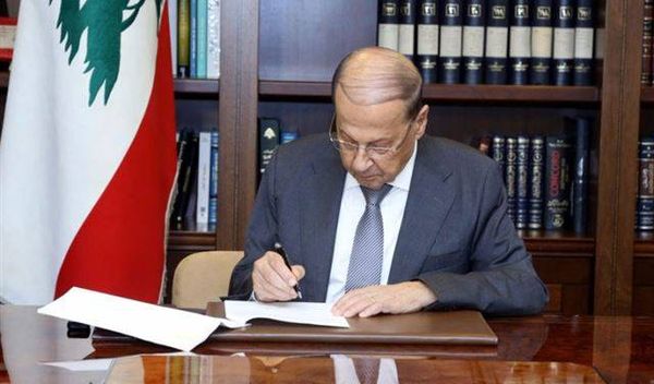 عون يوقّع مرسومين لتغطية نفقات نقل للعسكريين ومساعدة للجامعة اللبنانية