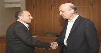 جعجع يتقدم على باسيل.. وهل يؤثر "الاستعراض القواتي" على الانتخابات؟