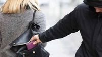 إحتال عليها وأقنعها أن الآلة معطلة.. سارق الدولارات بقبضة الأمن