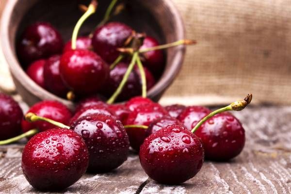 8 أطعمة تساعدك على النوم بسرعة