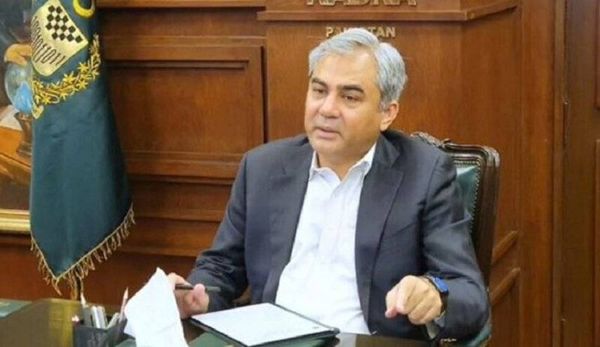 نقوي يزور طهران برسالة باكستانية إلى الخامنئي
