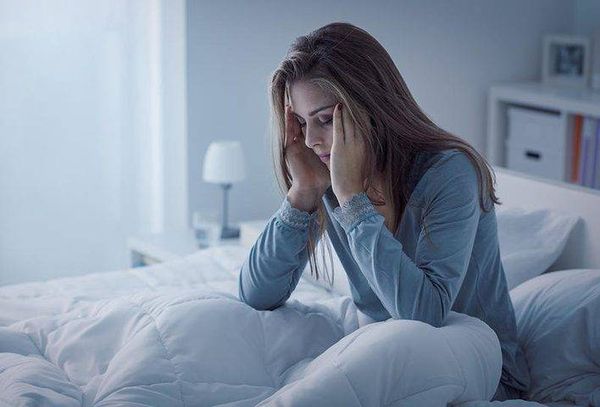 قلة النوم تحوّل الجسم إلى "آلة لصناعة الالتهاب"
