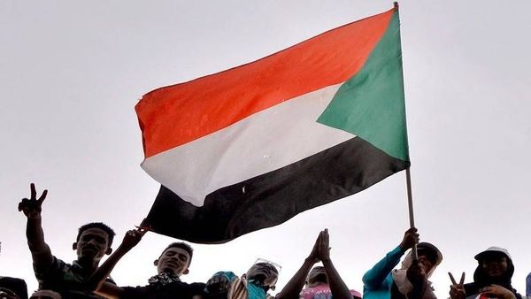 "قوى التغيير" تنشر وثيقة الإعلان الدستوري قبل مناقشتها مع "العسكري"