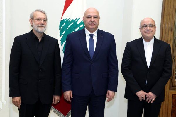 زيارة لاريجاني... رسالة إيرانية لبيروت: ما زلنا هنا!