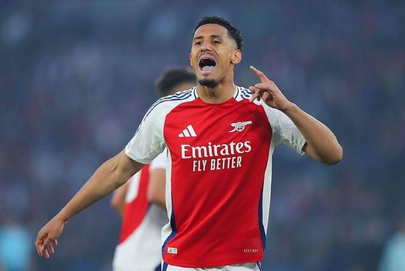سان جيرمان يرصد 100 مليون يورو لضم مدافع أرسنال