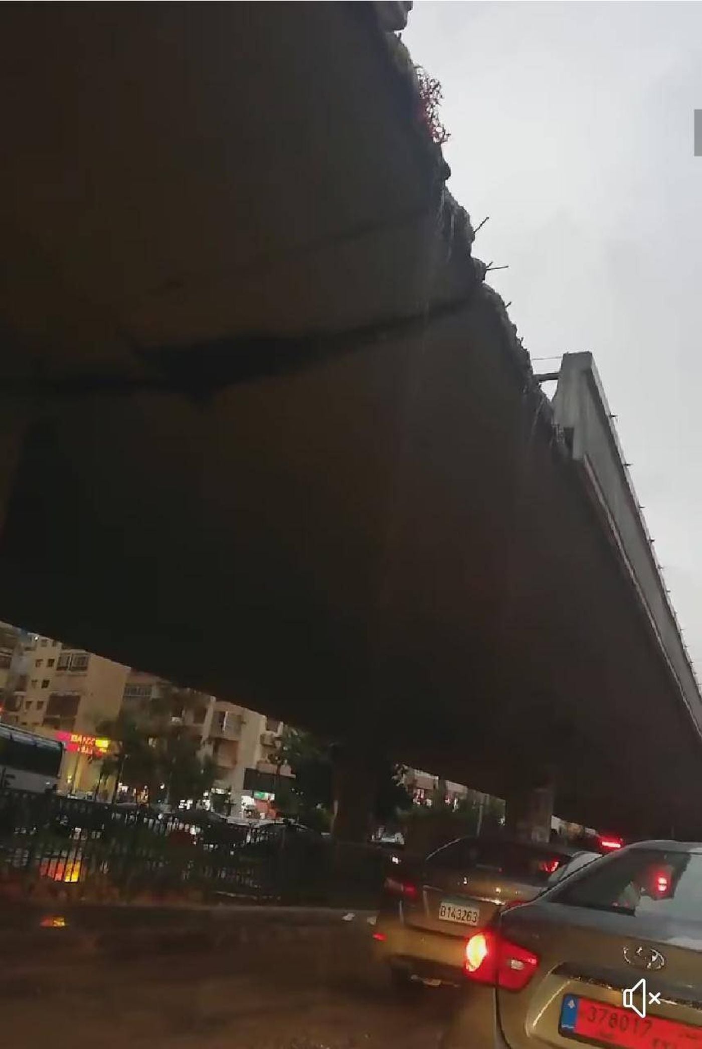 تشققات في جسر الكولا... الرجاء توخي الحذر أثناء القيادة