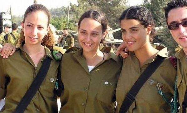 قرار إسرائيلي يمنع المجندات من خلع حمالات الصدر!