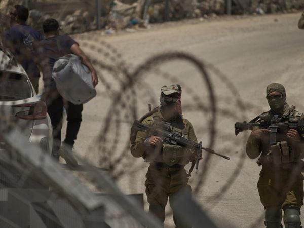 الجيش الإسرائيلي يزعم إطلاق النار في جنوب سوريا على شخص شكل تهديدا مباشرا لها