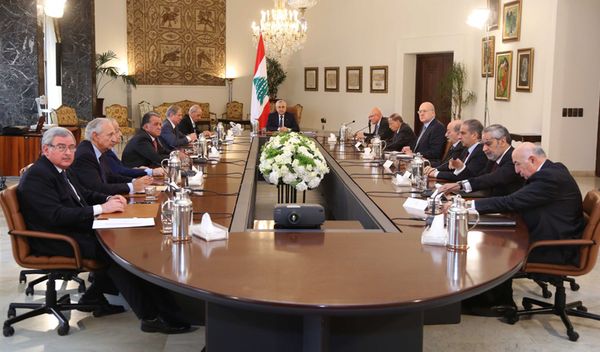 إشكال تعيين بصبوص وحمود رفع الجلسة وتركها مفتوحة للأربعاء لإقرار سلّة متكاملة ...
طاولة الحوار: تسجيل يؤكد تبني «إعلان بعبدا» وسجالات حول التدخل في سوريا ...
قطع طرقات واعتصامات لمياومي «الكهرباء» واضراب عمالي وتربوي شامل غداً